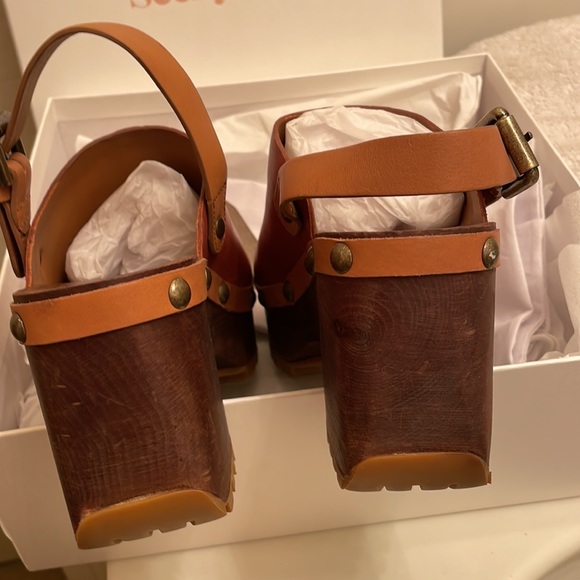 Brand New in Box See By Chloe Tan Calf Leather Wooden Clogs - Picture 4 of 6